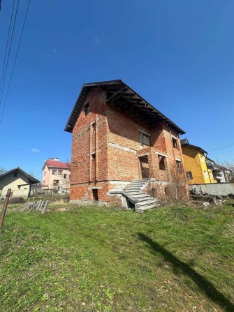 Продам цегляний будинок в УГРИНЕВІ за вигідною ціною.Торг присутній - фото 1