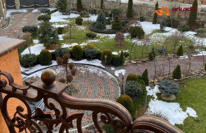 Просторий будинок з 17 сотками землі - фото 1