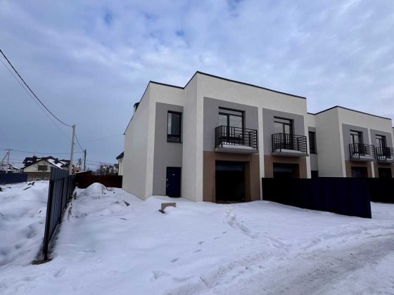 продаж кутового Таунхауса готового до ремонту. Крихівці Криховцы