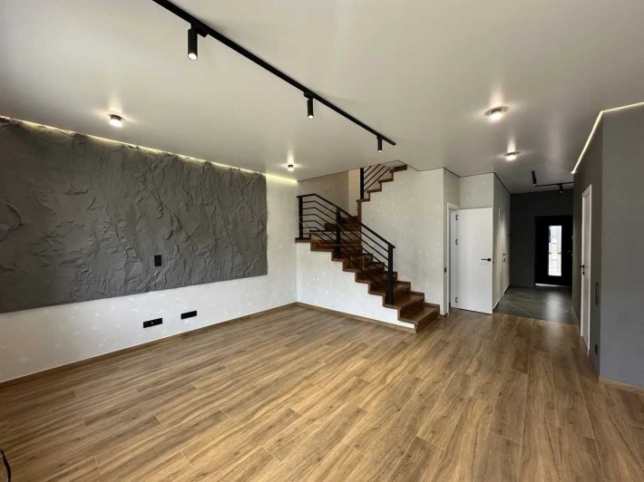 Продаж таунхауса з РЕМОНТОМ в гарній локації біля ЖК Калинова Слобода - фото 1