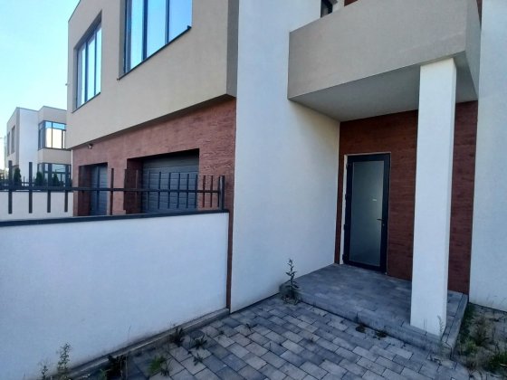 Зданий дуплекс, частковий ремонт, Крихівці Крихівці