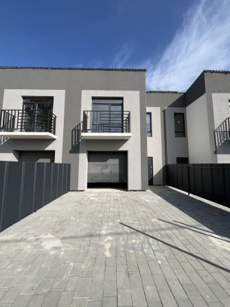 Продається  готовий до ремонту таунхаус з гаражом та зем. ділянкою. - фото 1