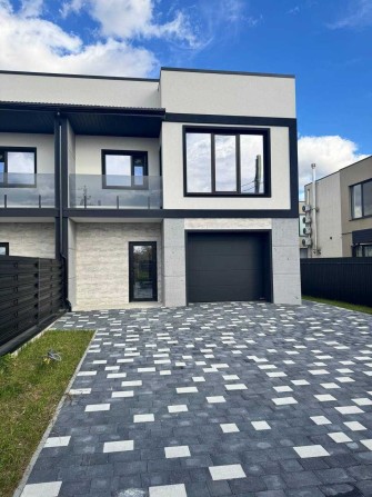 Продаж сучасного дуплексу з земельною ділянкою у Крихівцях - фото 1