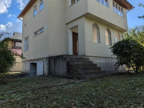 Продається дачний будинок Черніїв