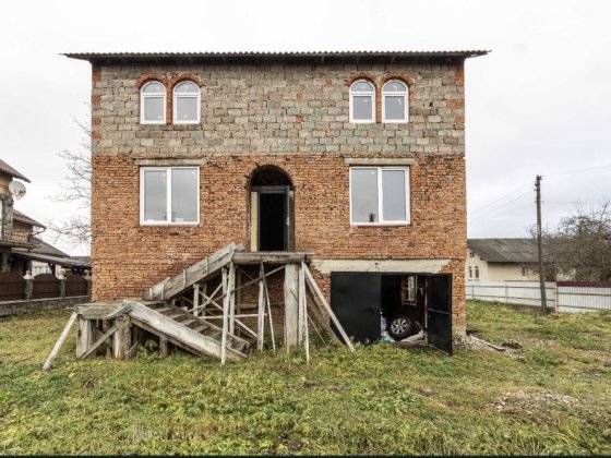 Будинок 200м2 з ділянкою 15сот Черніїв