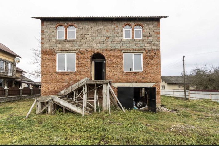 Будинок 200м2 з ділянкою 15сот - фото 1