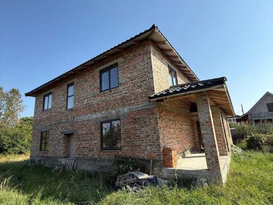 Продається будинок в дуже гарній локації с.Черніїв Черніїв