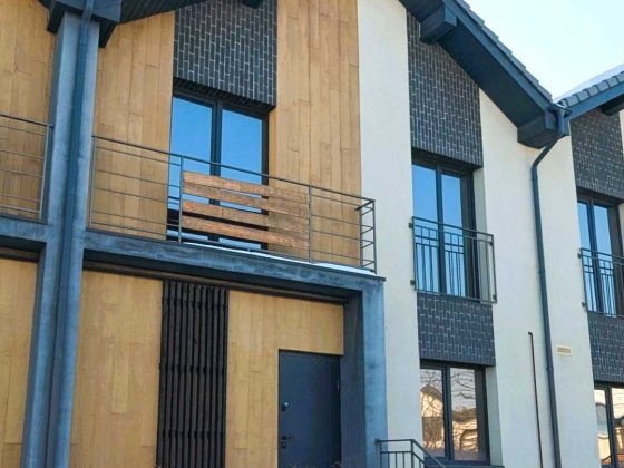 ЗДАНИЙ з комунікаціями таунхаус в Крихівцях Крихівці