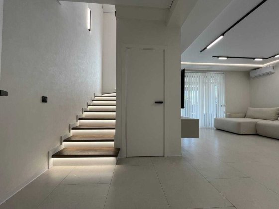 Продам сучасний будинок з ремонтом, меблями та технікою в Крихівцях Крихівці