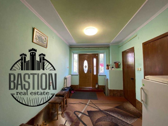 Продаж будинку у тихому та спокійному районі міста - фото 1