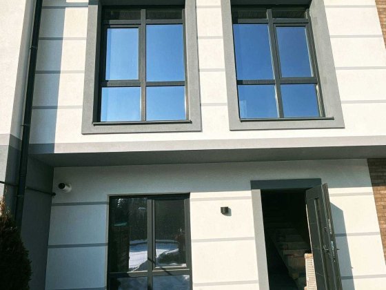 Продам зданий внутрішній таунхаус в передмісті Івано-Франківська Крихівці