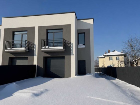 Продається Зданий боковий Таунхаус з Гаражем і ділянкою 3.8 сотих!!! Крихівці