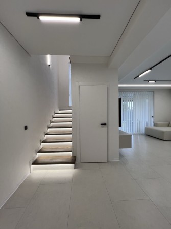 Новенький будинок з авторським ремонтом - фото 1