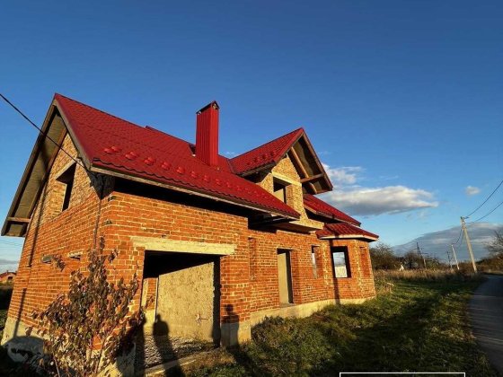 НОВИНКА! Продається будинок з гаражем в с. Микитинці Микитинці