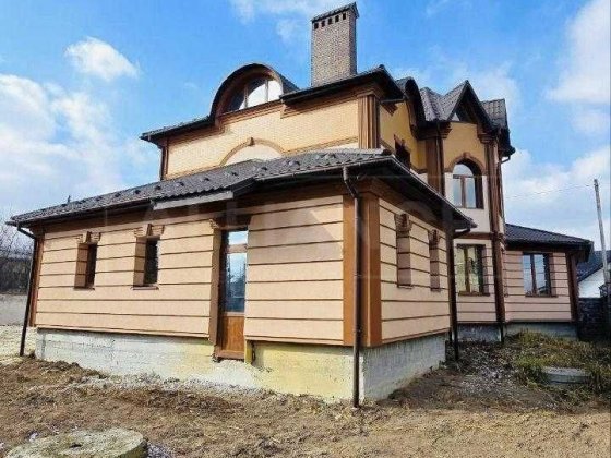 Будинок з великою ділянкою у передмісті Івано-Франківська Микитинці