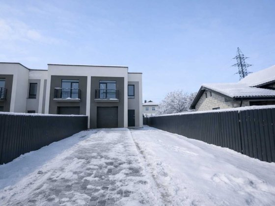 Кутовий Таунхаус з Гаражем готовий до ремонту, 3Сот. ділянка, з док. Криховцы