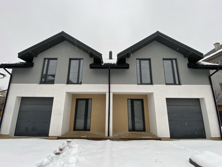 Сучасний дуплекс 130 м² з гаражем і 3 сотками землі біля міста - фото 1