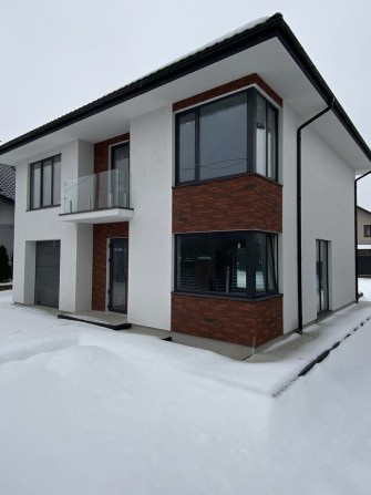 Сучасний будинок з гаражем та подвірям, 5 соток землі - фото 1