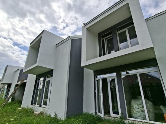 Продаж Котеджу з гаражем та 1,6сот.землі Чукаловка