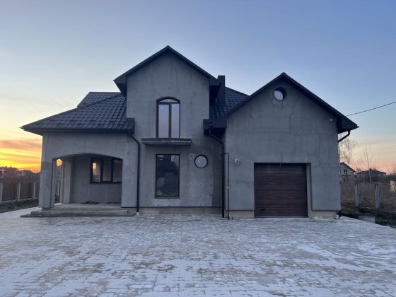 Продаж особняка в Драгомирчанах Драгомирчани