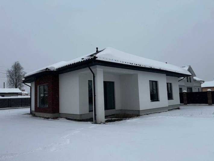 Продається одноповерховий особняк, з гаражем та власним подвірям - фото 1