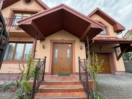 Продається будинок з сауною Драгомирчани