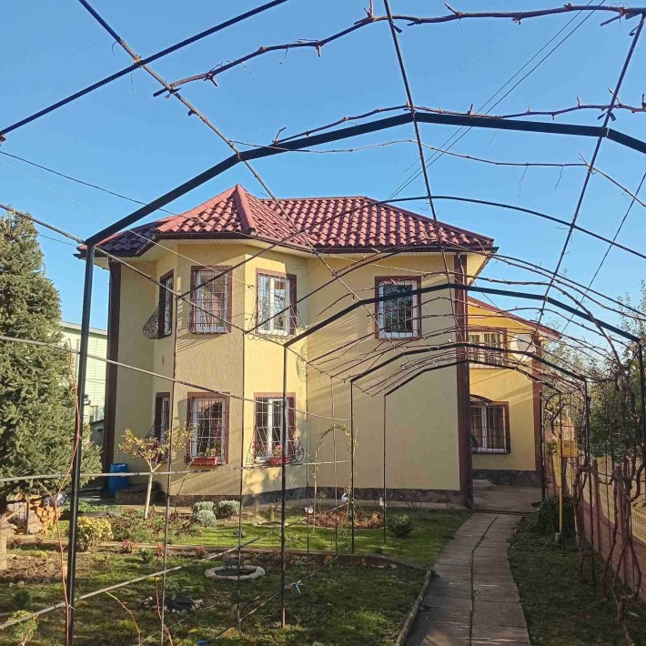 Продам будинок м. Снятин (2поверхи) + 7 соток + гараж - фото 1