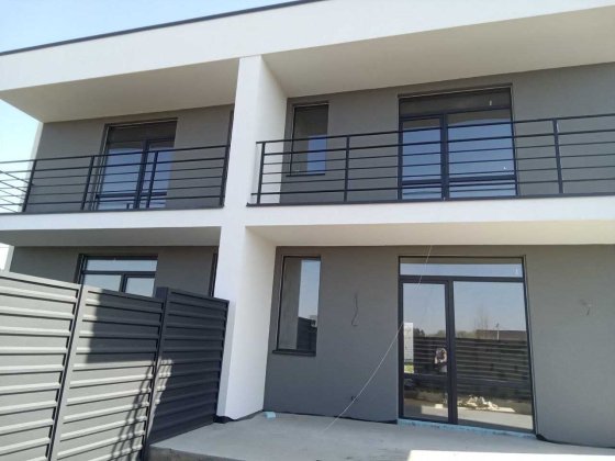 Продається  двоповерховий таунхаус. Святопетровское