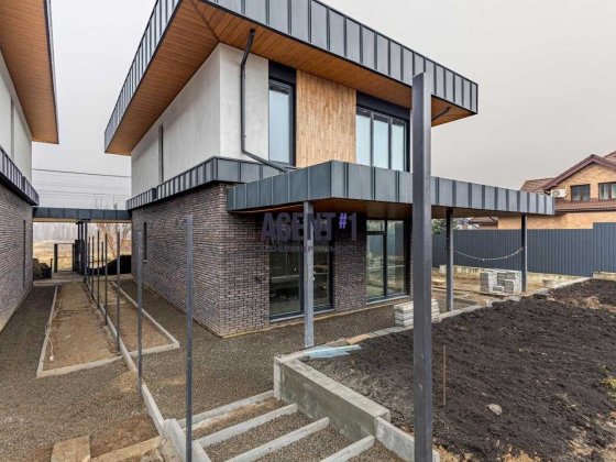 Продається новий, двоповерховий будинок у с. Білогородка Білогородка