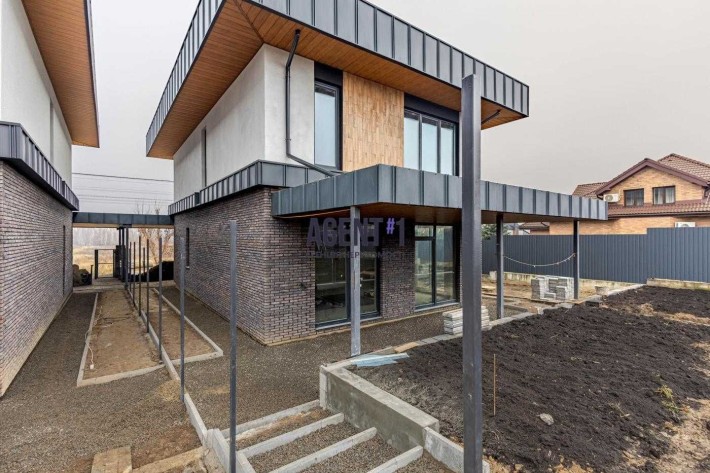 Продається новий, двоповерховий будинок у с. Білогородка - фото 1