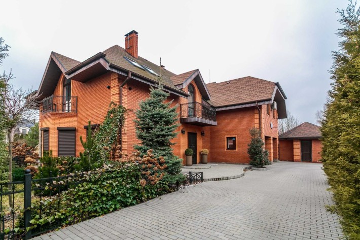 Будинок в Козині з сучасним ремонтом та великою ділянкою - фото 1