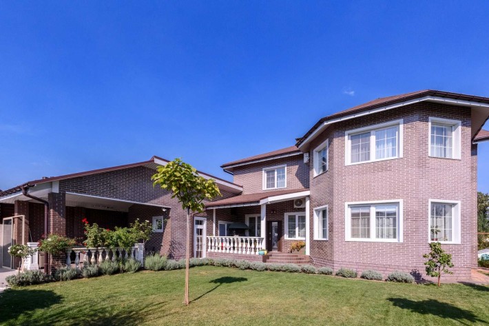 Без%Розкішний будинок з ремонтом,10 соток,басейн,баня.Гатне/Крюківщина - фото 1