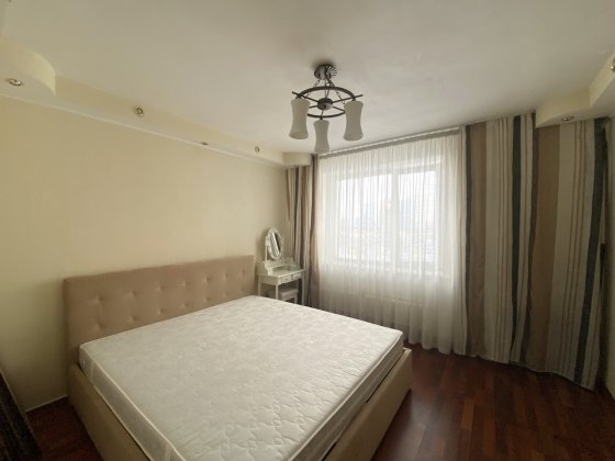 Продаж 3к квартири на 3 поверсі, проспект Бажана, 24/1 поряд з метро, ​​Позняки, Дарницький район, л Київ