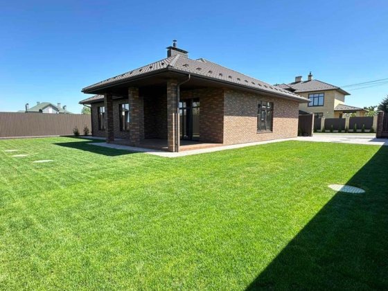 Будинок у Білогородці_біля лісу Білогородка