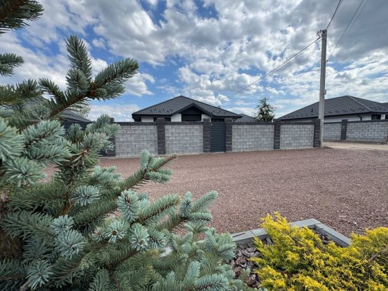 Фасадний будинок в котеджному містечку. Ворзель