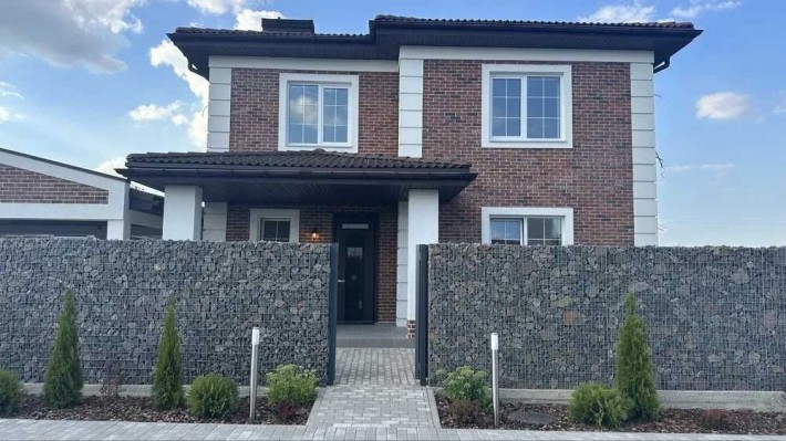 Будинок з ремонтом в закритому КМ Крюківщина. Зручний виїзд на Київ! - фото 1