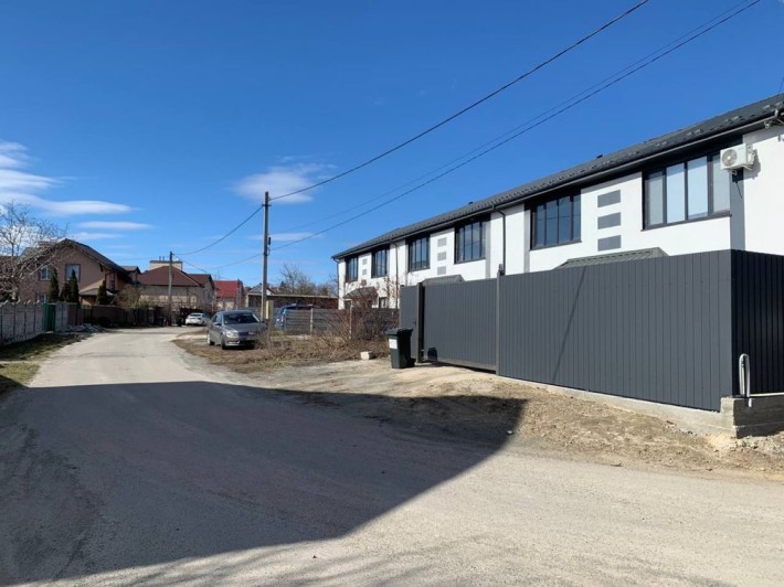 Продам таунхаус з частковим ремонтом + матеріали 100 м.кв. 63000 $ - фото 1