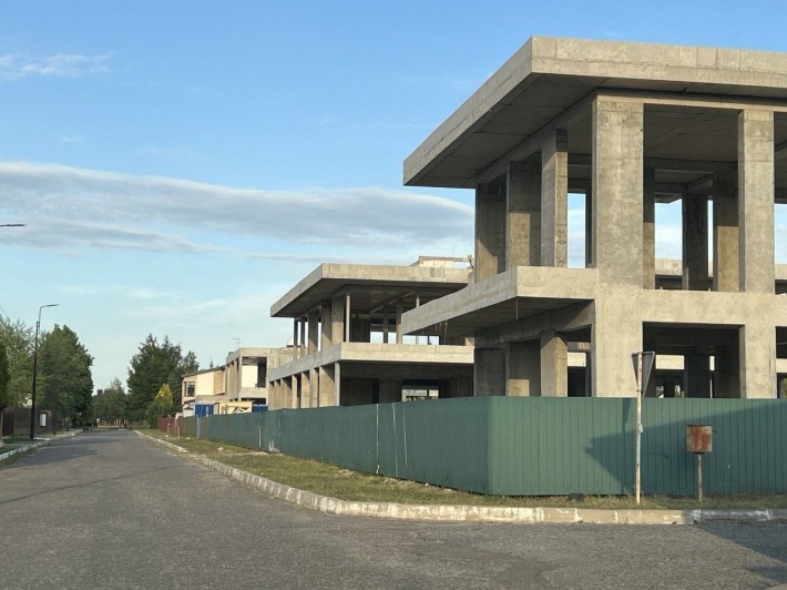 Козин Конча Заспа дом в стиле хай-тек с выходом на Днепр - фото 1