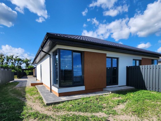 Забудовник.  Одноповерховий будинок, котеджне містечко. Білогородка