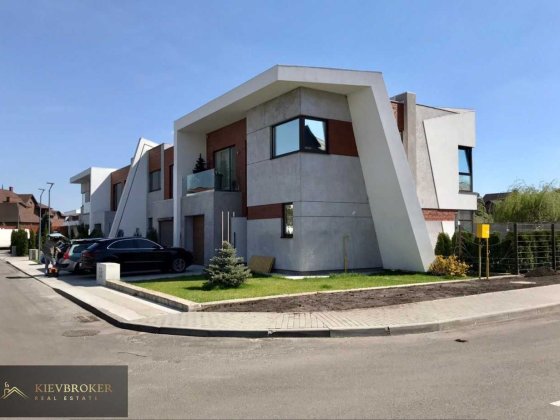 Продам авторським ремонтом Конча Заспа Козин преміальне місце Montana Козин