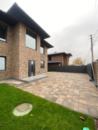 Будинок Гатне з великою ділянкою біля метро з чистовим ремонтом - фото 1