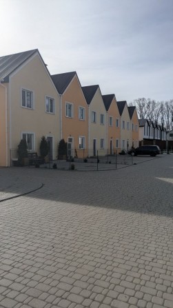 Таунхаус 115м² біля Orange Park | 3 виїзди | закрита терит - фото 1