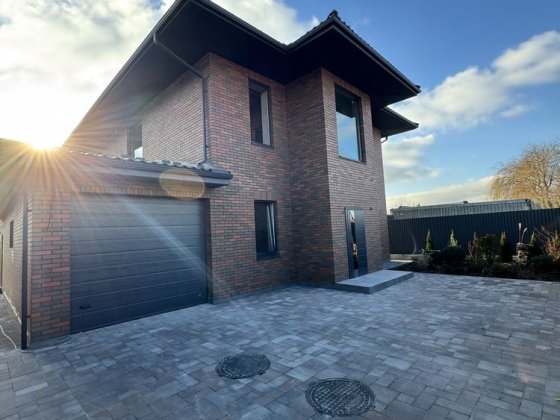 Гатне будинок з гаражем Гатное