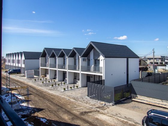 Сучасний таунхаус 71 кв.м. в закритому комплексі. Святопетрівське Святопетровское