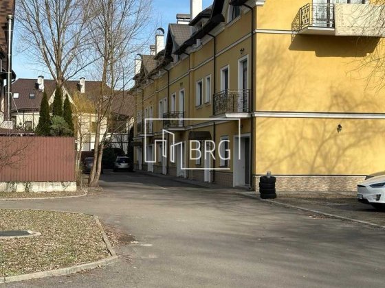 Реабилитационный центр из 2х домов с озером в Конча-Заспе Козин без % Козин