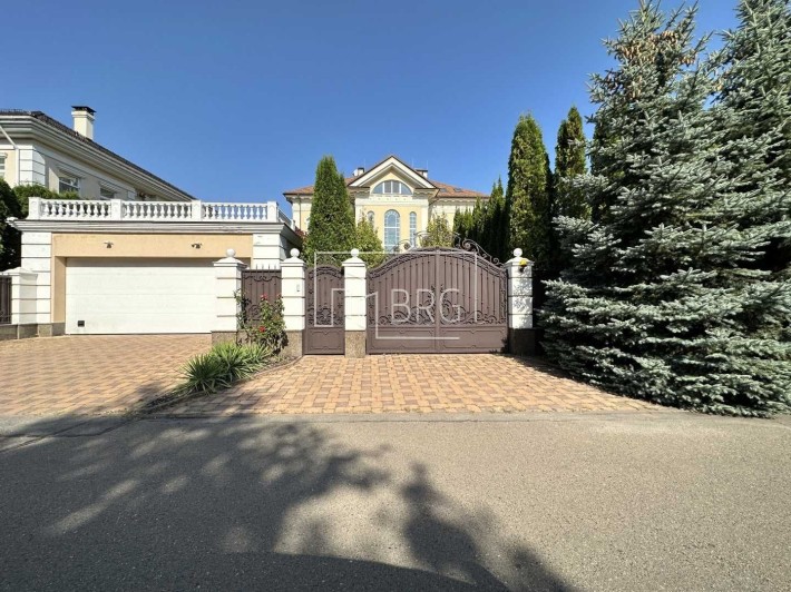 Продажа дома КГ Золотые ворота с бассейном Козин Конча-Заспа без % - фото 1