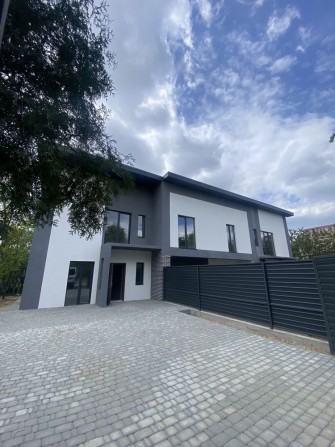 Чудовий, просторий, таунхаус з ділянкою 5,14соток з черешневим садом. - фото 1