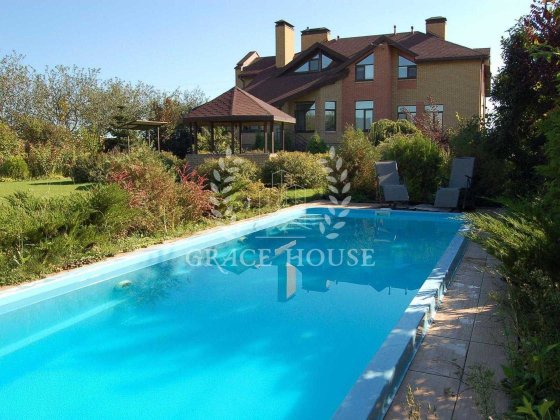 Продаж будинку з басейном та підвалом Гатне Гатное 16 соток 6 кім. газ Гатное