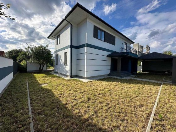 Просторий будинок 15 соток Автонавіс Тераса Гараж Газ Білогородка Білогородка