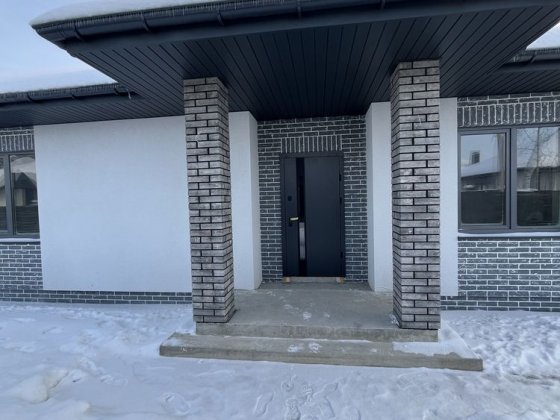 Одноповерховий будинок в котеджному містечку біля лісу Ворзель